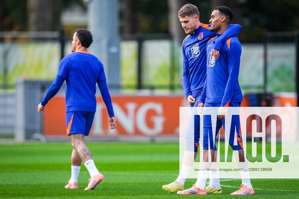 , KNVB Campus , season 2025 2026 , Dutch International football , Training session Netherlands , picture shows Netherlands player Micky van de Ven and Netherlands player Ryan Gravenberch Training session Netherlands 11-11-2025 x31985918x