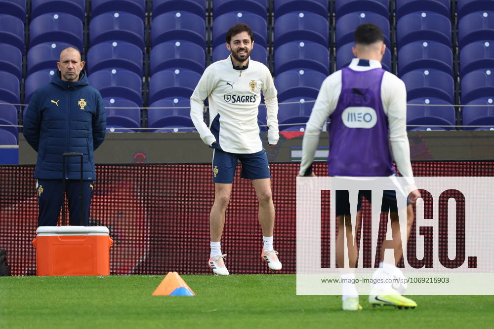 Bernardo Silva ( Portugal national team, Nationalteam ) during the training ahead of the match between Portugal and Armenia, valid for qualification for the World Cup 2026 at Estadio do Drag‹o on 15 November 2026 Porto Estadio do Dragao Porto Portugal