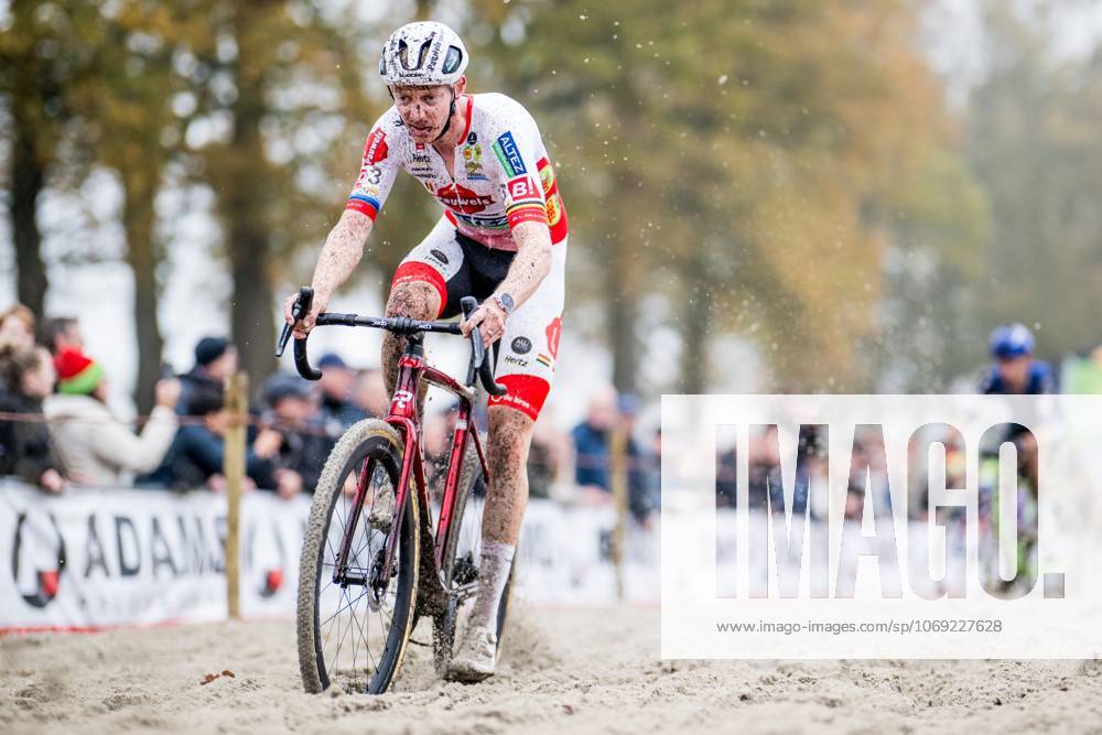 Belgian Michael Vanthourenhout pictured in action during the men s race of the Superprestige Merksplas cyclocross event, fourth stage (4 8) of the Superprestige cyclocross cycling competition, Saturday 15 November 2025, in Merksplas. JASPERxJACOBS x141790969x