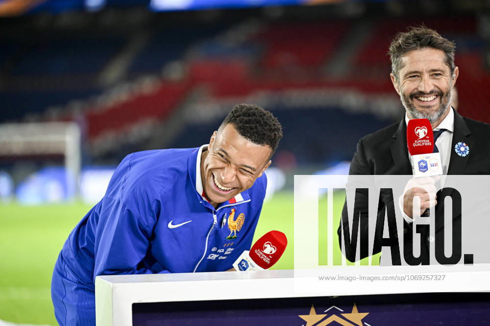 World Cup 2026 qualifying match France vs Ukraine - TF1 TV Set - Paris Kylian Mbappe and Bixente Lizarazu on the TF1 TV set during the FIFA World Cup, WM, Weltmeisterschaft, Fussball 2026, Qualifiers, Group D football match between France and Ukraine on November 13, 2025 at Parc des Princes stadium in Paris, France. Photo by Victor Joly ABACAPRESS.COM Paris France