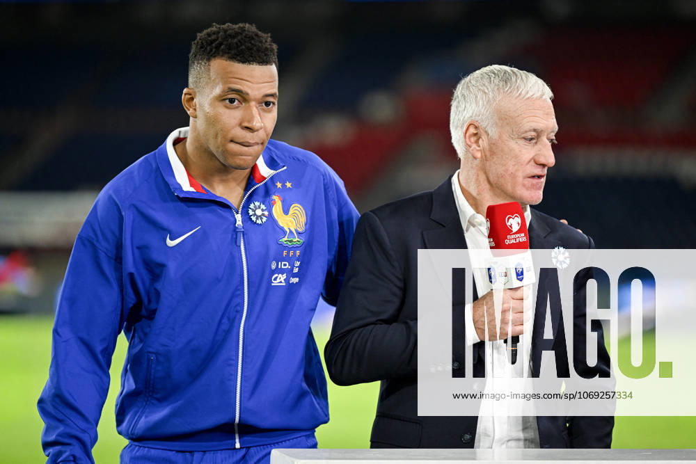 World Cup 2026 qualifying match France vs Ukraine - TF1 TV Set - Paris Kylian Mbappe and Didier Deschamps during the FIFA World Cup, WM, Weltmeisterschaft, Fussball 2026, Qualifiers, Group D football match between France and Ukraine on November 13, 2025 at Parc des Princes stadium in Paris, France. Photo by Victor Joly ABACAPRESS.COM Paris France
