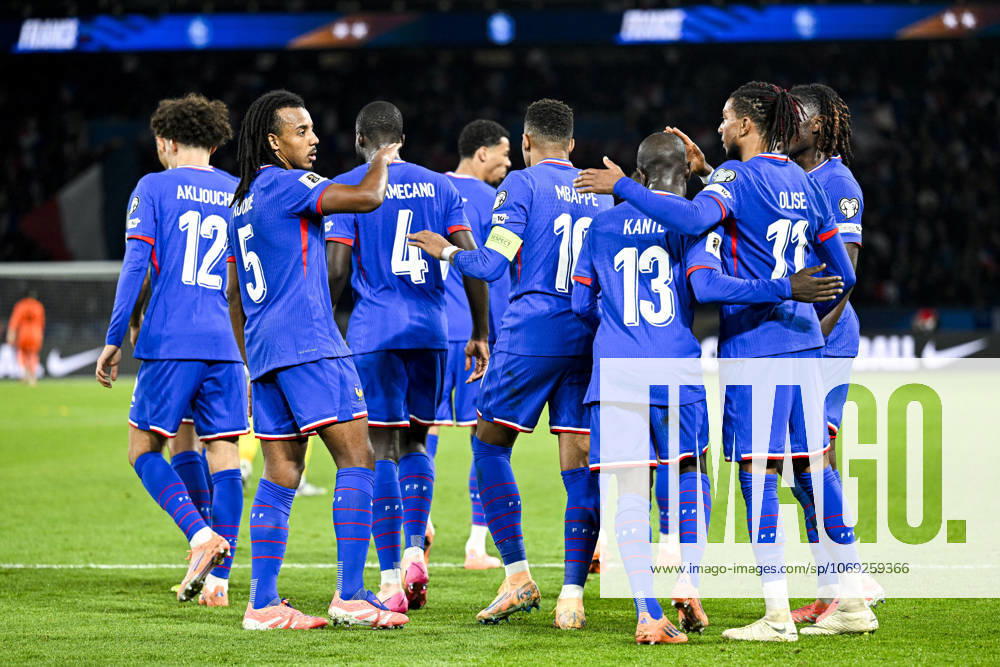 France Ukraine Jules Kounde Kylian Mbappe and French Team in group celebrating a goal during the FIFA World Cup, WM, Weltmeisterschaft, Fussball 2026, Qualifiers, Group D football match between France and Ukraine on November 13, 2025 at Parc des Princes stadium in Paris, France. Photo by Victor Joly ABACAPRESS.COM Paris France