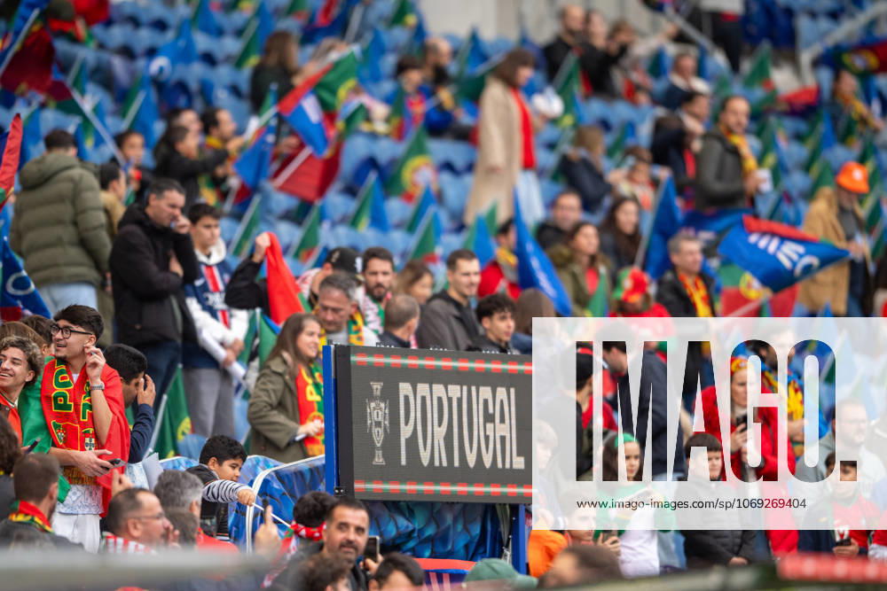 Portugal v Armenia - FIFA World Cup, WM, Weltmeisterschaft, Fussball 2026 Qualifier Portugal supporters are seen before the game starts during the European World Cup Qualifiers 2026 football match between Portugal and Armenia at Estadio do Dragao in Porto, Portugal, on November 16, 2025. Porto Porto Portugal