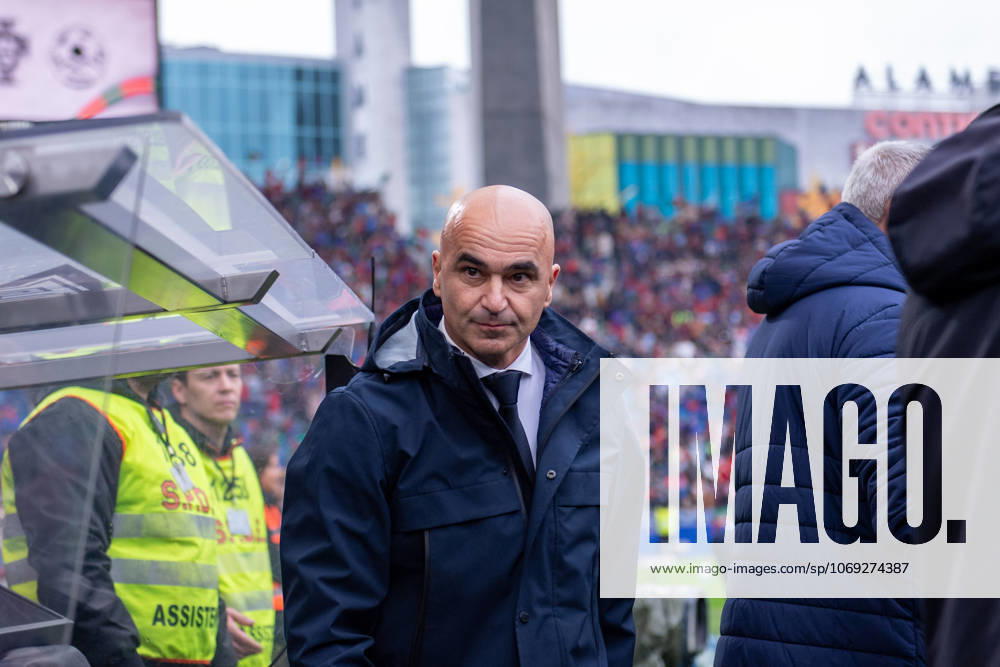 Portugal v Armenia - FIFA World Cup, WM, Weltmeisterschaft, Fussball 2026 Qualifier Roberto Martinez, head coach of Portugal, is seen before the game starts during the European World Cup Qualifiers 2026 football match between Portugal and Armenia at Estadio do Dragao in Porto, Portugal, on November 16, 2025. Porto Porto Portugal