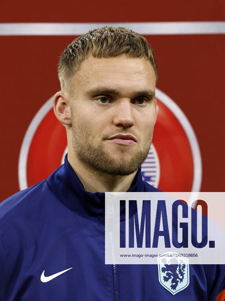 AMSTERDAM - Dutch goalkeeper Bart Verbruggen during the World Cup qualifying match between the Netherlands and Lithuania at the Johan Cruijff ArenA on November 17, 2025, in Amsterdam, Netherlands. ANP MAURICE VAN STEEN FIFA 2026 World Cup Qualifier 2025-2026 ANPxSportx IVx 542367756 originalFilename: 542367756