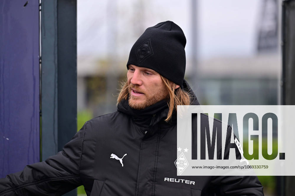 Moenchengladbach Football, Men, Season 2025 2026, Training Borussia Moenchengladbach Eugen Polanski Interim coach Gladbach DFL regulations prohibit any use of photographs as image sequences and or quasi video Borussia Park NRW Germany