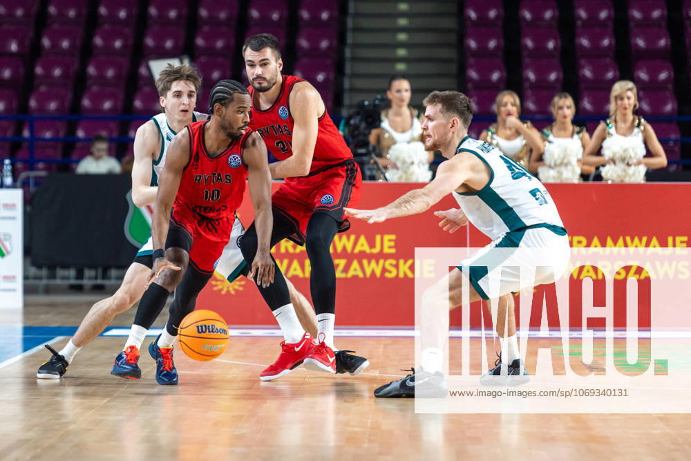 Legia Warszawa - Vilniaus Rytas 18.11.2025 basketball , Warsaw, Basketball Champions League BCL (koszykowka, Liga Mistrzow), game match Legia Warszawa - Vilniaus Rytas image shows: Jerrick Harding (L) Shane Hunter (R) photo Katarzyna Plewczynska Fotostyk