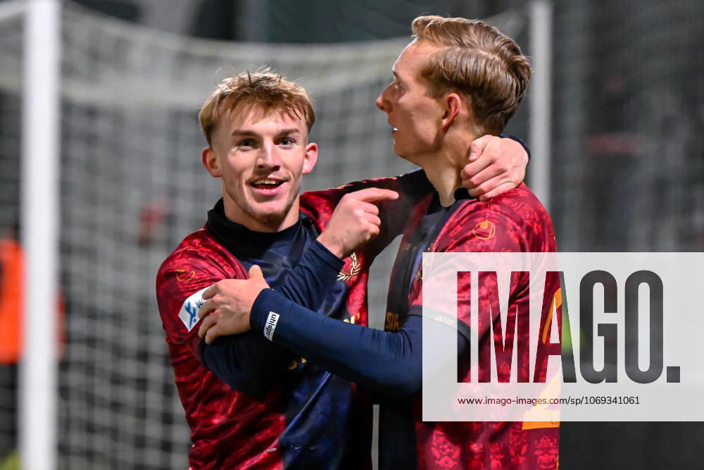 From left Andy Breuer Unterhaching, 26 and goal scorer Cornelius Pfeiffer Unterhaching, 22 with goal celebration, jubilation, goal celebration, celebrate the goal, goal, celebration, jubilation about the goal to 1 0, optimistic, action, action, 18 11 2025, Unterhaching Germany , Football, BFV Verbandspokal, Quarterfinal, SpVgg Unterhaching SV Wacker Burghausen