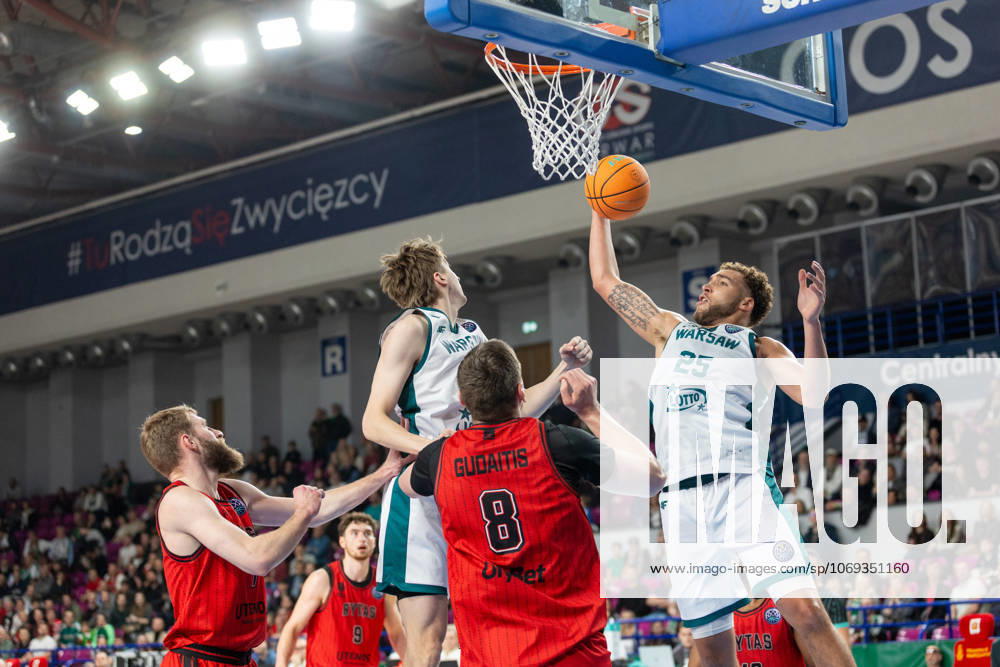 Legia Warszawa - Vilniaus Rytas 18.11.2025 basketball , Warsaw, Basketball Champions League BCL (koszykowka, Liga Mistrzow), game match Legia Warszawa - Vilniaus Rytas ( Vilnius ) image shows: Wojciech Tomaszewski (3L) Arturas Gudaitis (2R) Race Thompson (R) photo Katarzyna Plewczynska Fotostyk