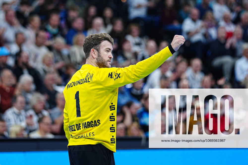 Cheers after parade Gonzalo Perez de Vargas THW Kiel, 01 GER, THW Kiel vs BSV Bern, Handball, EHF European League, Matchday 4, Season 2025 2026, 18 11 2025 GER, THW Kiel vs BSV Bern, Handball, EHF European League, Matchday 4, Season 2025 2026, 18 11 2025 Kiel