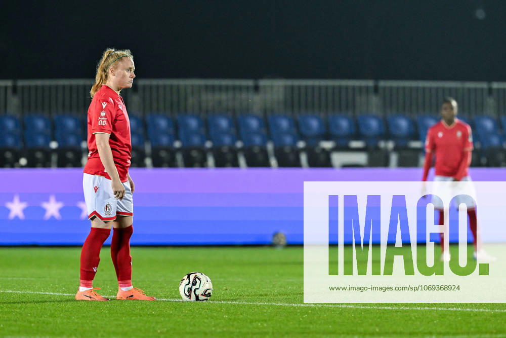 RSC ANDERLECHT VS STANDARD Amber Barrett (9) of Standard ready to start the female soccer game between RSC Anderlecht Women and Standard Femina de Liege on the 9th matchday of the 2024 - 2025 season of the Belgian Lotto Womens Super League , on Saturday 15 November 2025 in Deinze , Belgium . PHOTO SPORTPIX Stijn Audooren Deinze Belgium