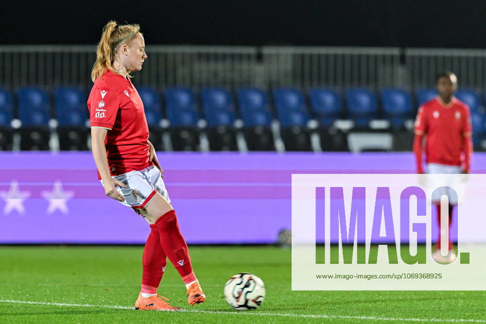 RSC ANDERLECHT VS STANDARD Amber Barrett (9) of Standard starting the female soccer game between RSC Anderlecht Women and Standard Femina de Liege on the 9th matchday of the 2024 - 2025 season of the Belgian Lotto Womens Super League , on Saturday 15 November 2025 in Deinze , Belgium . PHOTO SPORTPIX Stijn Audooren Deinze Belgium