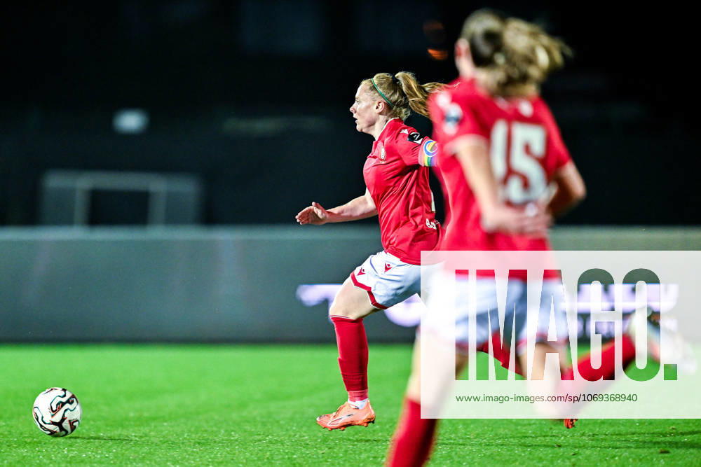 RSC ANDERLECHT VS STANDARD Amber Barrett (9) of Standard pictured during a female soccer game between RSC Anderlecht Women and Standard Femina de Liege on the 9th matchday of the 2024 - 2025 season of the Belgian Lotto Womens Super League , on Saturday 15 November 2025 in Deinze , Belgium . PHOTO SPORTPIX Stijn Audooren Deinze Belgium