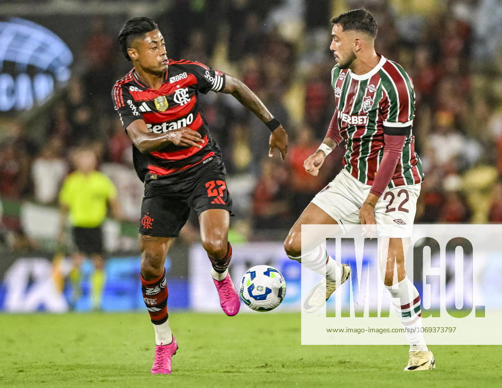 Juan Pablo Freytes of Fluminense (R) and Bruno Henrique of Flamengo (L) fight for possession during the Campeonato Brasileiro match between Fluminense and Flamengo at Maracana on November 19, 2025 in Rio de Janeiro, Brazil.