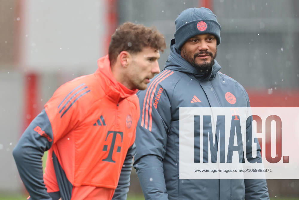 Coach Vincent Kompany, 8 Leon Goretzka, Portraet, Portrait, Football FC Bayern Munich Training at Säbenerstrasse 20 11 2025 PHOTO Mladen Lackovic LakoPress