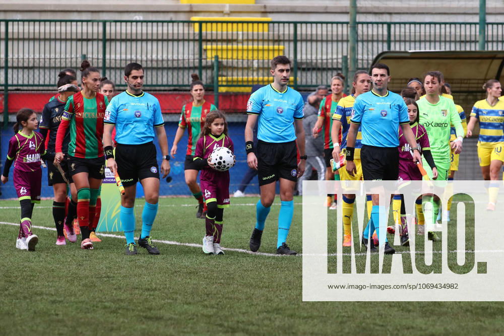CALCIO - Serie A Femminile - Ternana Women vs Parma Calcio teams enter the field during Italian women s series A, match Ternana Women vs Parma Calcio 22 November 2025 at the Moreno Gubbiotti stadiumin Narni Italy (Photo by Luca Marchetti LiveMedia) during Ternana Women vs Parma Calcio, Italian football Serie A Women match in Narni (TR), Italy, November 22 2025 Narni (TR) Italy