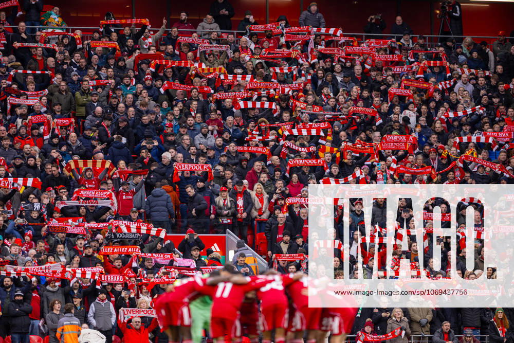 Football - FA Premier League - Liverpool FC v Nottingham Forest FC LIVERPOOL, ENGLAND - Saturday, November 22, 2025: Liverpool supporters singing You ll Never Walk Alone before the FA Premier League match between Liverpool FC and Nottingham Forest FC at Anfield. (Photo by David Rawcliffe Propaganda) LIVERPOOL Anfield MERSEYSIDE ENGLAND