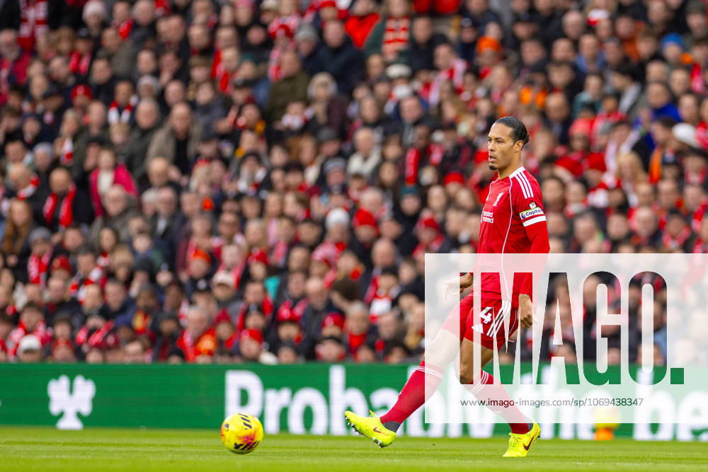 Football - FA Premier League - Liverpool FC v Nottingham Forest FC LIVERPOOL, ENGLAND - Saturday, November 22, 2025: Liverpool s captain Virgil van Dijk during the FA Premier League match between Liverpool FC and Nottingham Forest FC at Anfield. (Photo by David Rawcliffe Propaganda) LIVERPOOL Anfield MERSEYSIDE ENGLAND