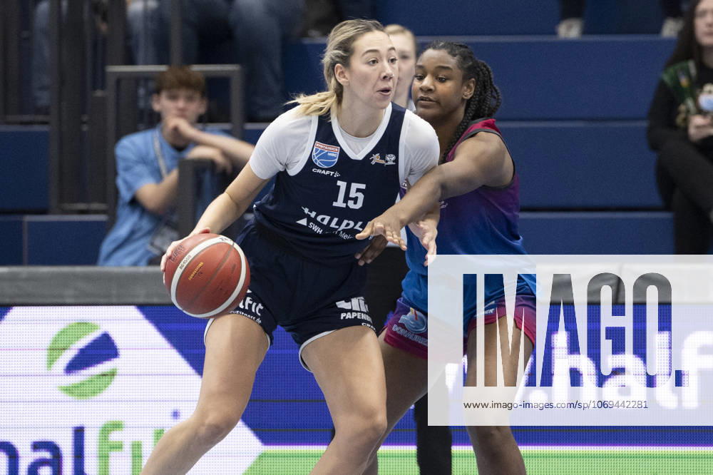 Toyota DBBL 2025 2026 Syntainics MBC vs Eigener Angels Nördlingen Halle Saale, Germany November 22, 2025 In the picture from left Sona Svetlikova Halle and Chanel Ndi Noerdlingen Weissenfels Stadthalle Weissenfels Sachsen Anhalt Germany