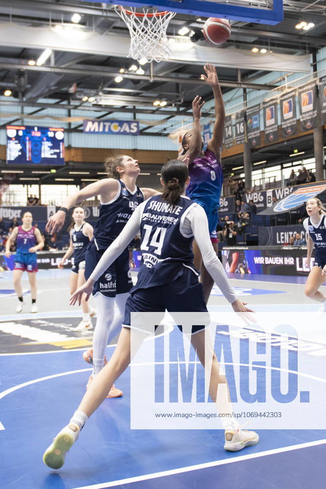 Toyota DBBL 2025 2026 Syntainics MBC vs Eigener Angels Nördlingen Halle Saale, Germany November 22, 2025 In the picture from left Katelyn Shumate Halle , Romy Bär Baer Halle and Chanel Ndi Noerdlingen Weissenfels Stadthalle Weissenfels Sachsen Anhalt Germany