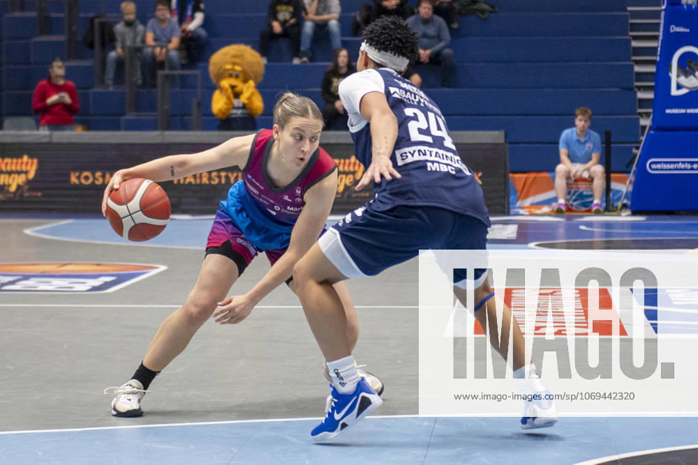 Toyota DBBL 2025 2026 Syntainics MBC vs Eigener Angels Nördlingen Halle Saale, Germany November 22, 2025 In the picture from left Laura Schinkel Noerdlingen and Liz Smith Halle Weissenfels Stadthalle Weissenfels Sachsen Anhalt Germany