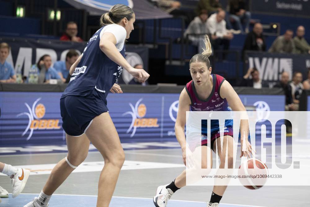 Toyota DBBL 2025 2026 Syntainics MBC vs Eigener Angels Nördlingen Halle Saale, Germany November 22, 2025 In the picture from left Alexia Allesch Halle and Laura Schinkel Noerdlingen Weissenfels Stadthalle Weissenfels Saxony Anhalt Germany