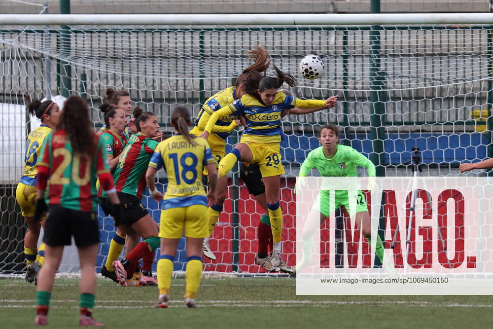 CALCIO - Serie A Femminile - Ternana Women vs Parma Calcio ?Uffren Manon (Parma) during Italian women s series A, match Ternana Women vs Parma Calcio 22 November 2025 at the Moreno Gubbiotti stadiumin Narni Italy (Photo by Luca Marchetti LiveMedia) during Ternana Women vs Parma Calcio, Italian football Serie A Women match in Narni (TR), Italy, November 22 2025 Narni (TR) Italy