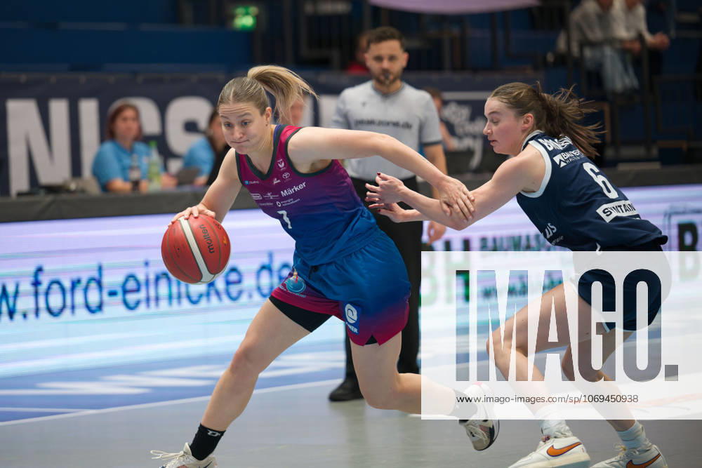 Laura Schinkel Angels, 7 , Nicole Brochlitz Lions, 6 , Syntainics MBC vs Eigner Angels Nördlingen, Basketball, Women, Bundesliga, Season 2025 26, 8 Matchday, 22 11 2025 Weißenfels Stadthalle Sachsen Anhalt Germany