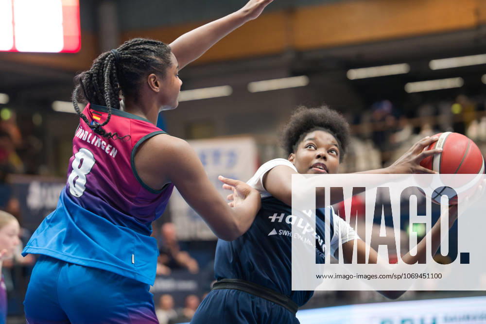 Chanel Ndi Angels, 8 , Khalis Cain Lions, 5 , Syntainics MBC vs Eigner Angels Nördlingen, Basketball, Women, Bundesliga, Season 2025 26, 8 Matchday, 22 11 2025 Weißenfels Stadthalle Sachsen Anhalt Germany