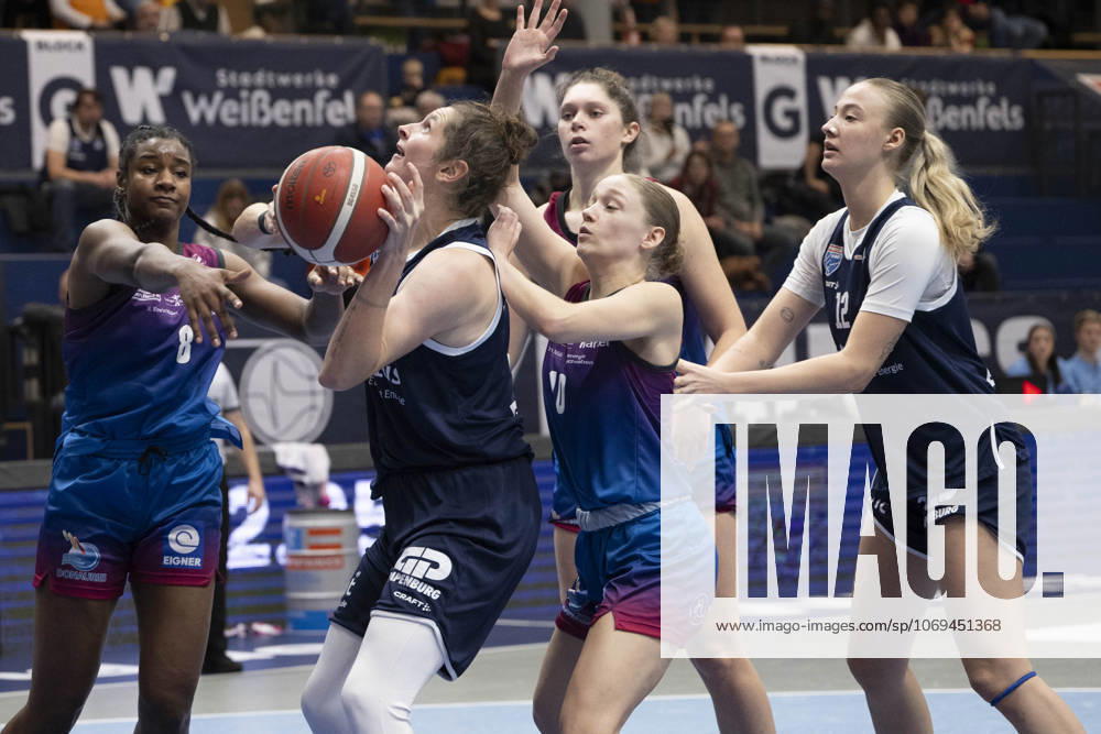 Toyota DBBL 2025 2026 Syntainics MBC vs Eigener Angels Nördlingen Halle Saale, Germany November 22, 2025 In the picture from left in the duel Romy Bär Baer Halle , Jana Koch Noerdlingen and Anna Alborova Halle Weissenfels Stadthalle Weissenfels Saxony Anhalt Germany