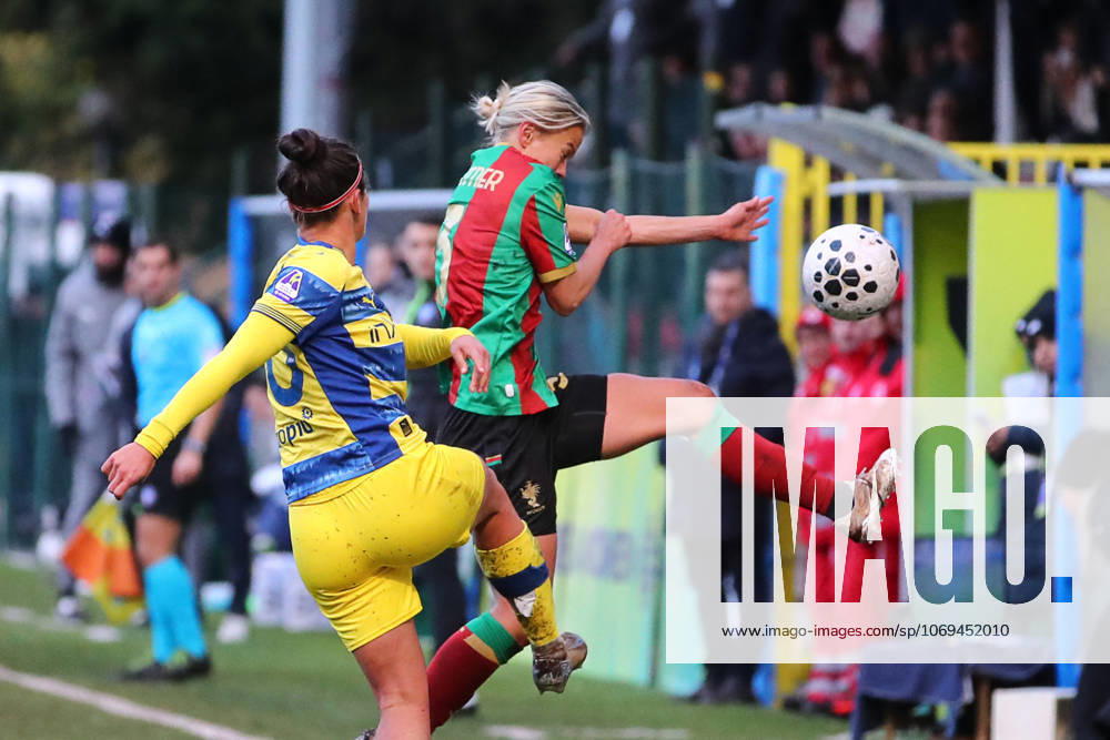 CALCIO - Serie A Femminile - Ternana Women vs Parma Calcio Breitner Stephanie (Ternana) vs Real Carranza Kerlly (Parma) during Italian women s series A, match Ternana Women vs Parma Calcio 22 November 2025 at the Moreno Gubbiotti stadiumin Narni Italy (Photo by Luca Marchetti LiveMedia) during Ternana Women vs Parma Calcio, Italian football Serie A Women match in Narni (TR), Italy, November 22 2025 Narni (TR) Italy
