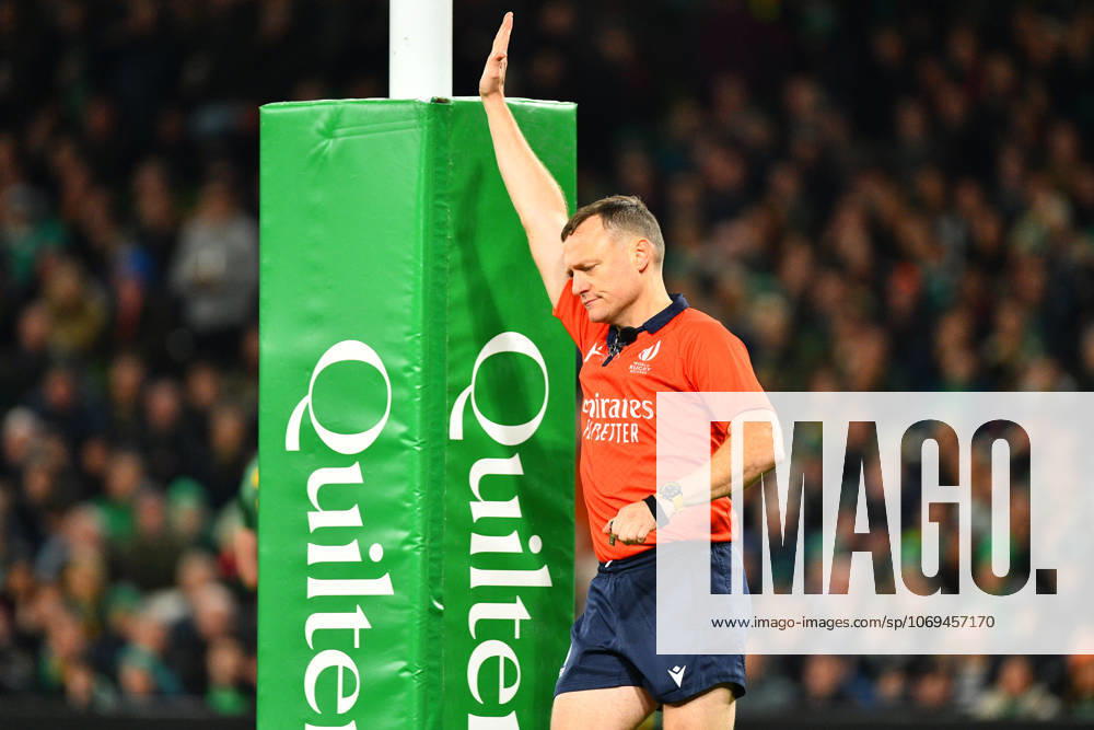 Ireland v South Africa Quilter Nations Series Referee Matthew Carley awards a penalty try to South Africa during the Quilter Nations Series match at the Aviva Stadium, Dublin UK Newspapers OUT