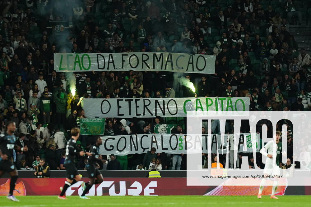 Taca de Portugal - Sporting CP v AC Marinhense (Foto: Joao Alvarinhas Avant Sports) Claque do Sporting CP exib~e uma tarja durante a partida entre o Sporting CP e o AC Marinhense, a contar para a Taca de Portugal no Estadio Jose Alvalade - Novembro 22, 2025 - Lisboa, Portugal. (Foto: Joao Alvarinhas Avant Sports) Lisboa Estadio Jose Alvalade Portugal