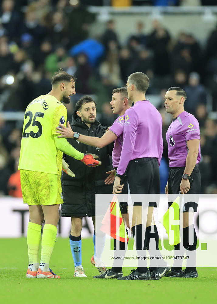 Newcastle United v Manchester City Premier League Gianluigi Donnarumma of Manchester City (left) and Bernardo Silva of Manchester City speak with match officials at full time during the Premier League match at St. James s Park, Newcastle UK Newspapers OUT