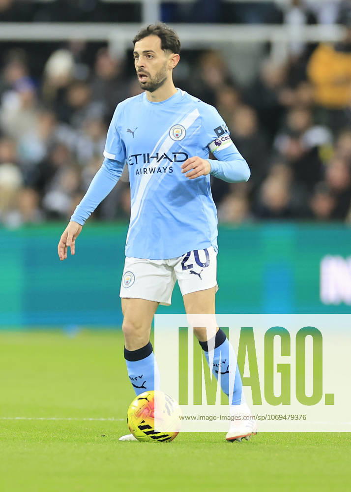 Newcastle United v Manchester City Premier League Bernardo Silva of Manchester City on the ball during the Premier League match at St. James s Park, Newcastle UK Newspapers OUT