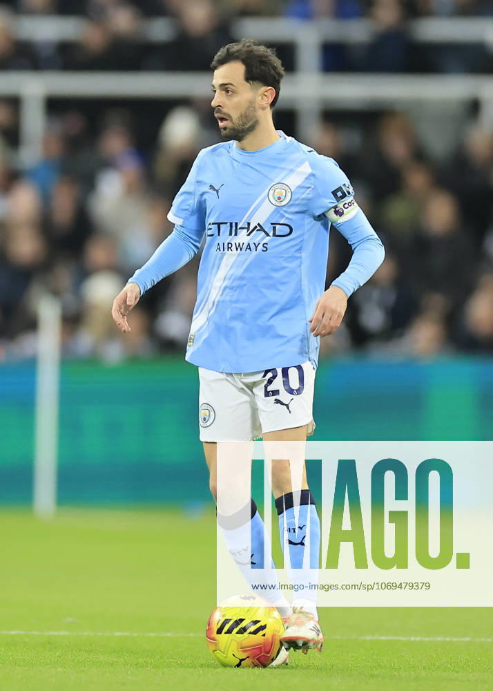 Newcastle United v Manchester City Premier League Bernardo Silva of Manchester City on the ball during the Premier League match at St. James s Park, Newcastle UK Newspapers OUT