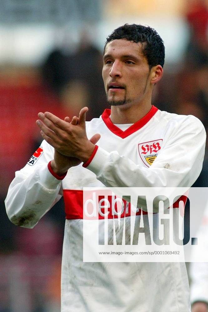 Kevin Kuranyi (Stuttgart) bedankt sich bei den Anhängern Fußball 1. BL Herren Saison 2003 2004, VfB Stuttgart, Vdig Porträt Stuttgart