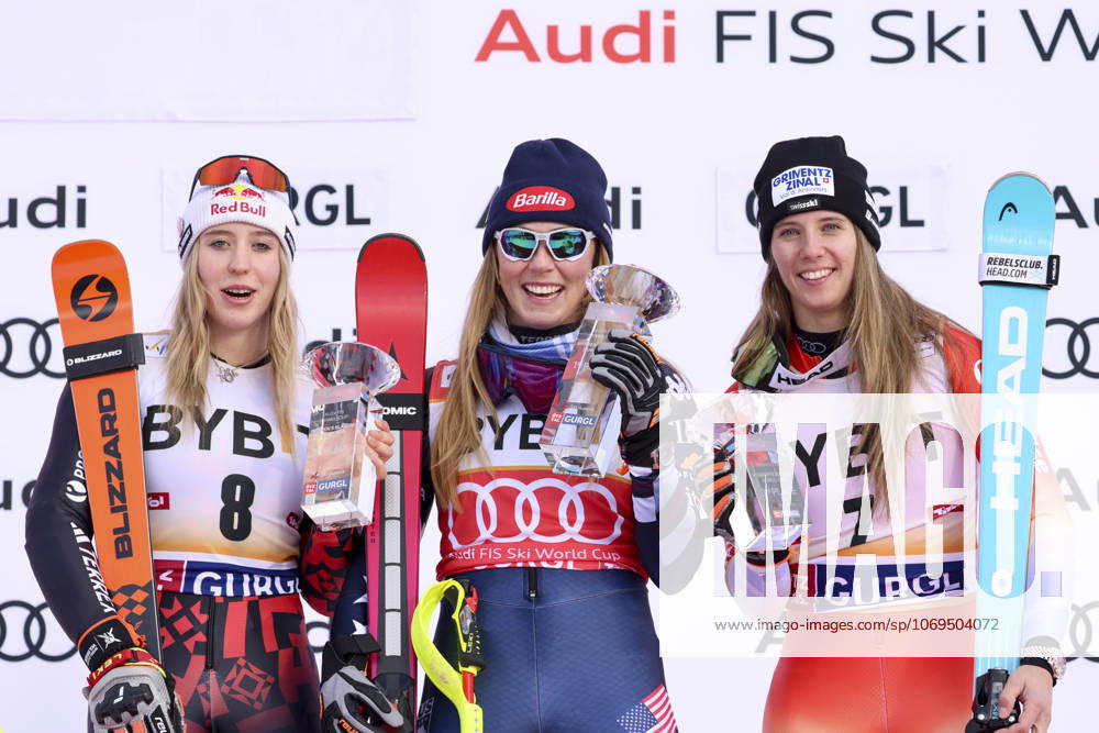 ALPINE SKIING - FIS WC Gurgl GURGL,AUSTRIA,23.NOV.25 - ALPINE SKIING - FIS World Cup, slalom, ladies. Image shows the rejoicing of Lara Colturi (ALB), Mikaela Shiffrin (USA) and Camille Rast (SUI). Keywords: trophy. GEPAxpictures xMathiasxMandl