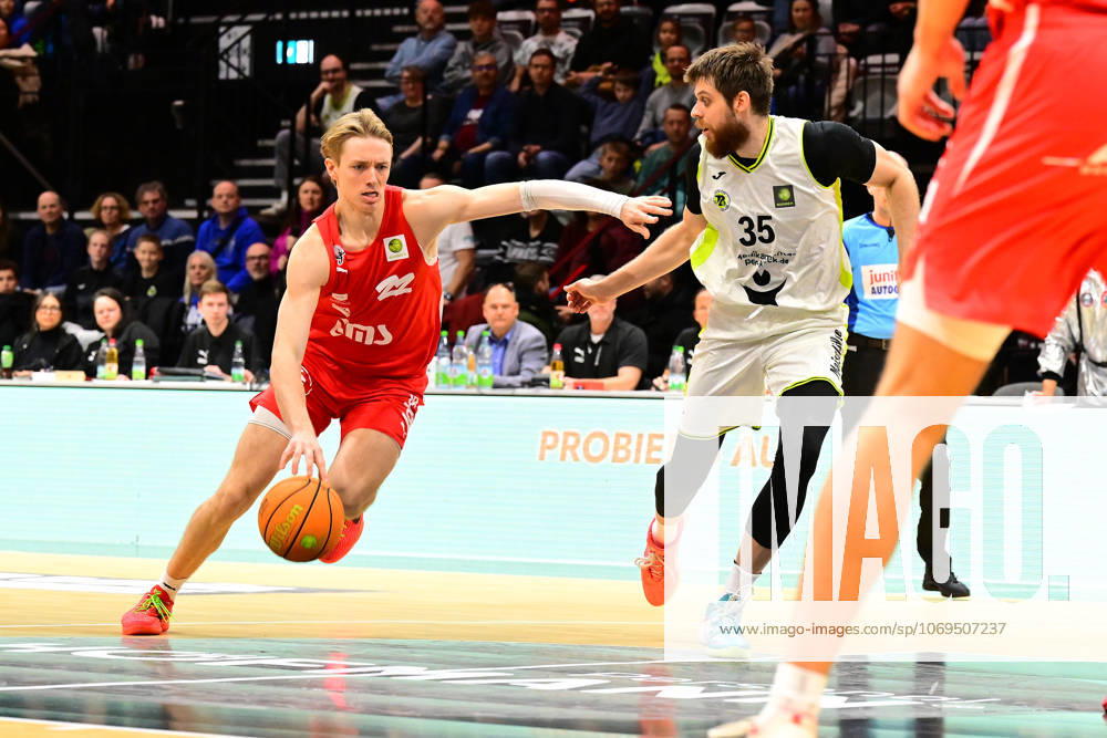 Basketball Season 2025 2026 2 Bundesliga Pro A 10 Matchday Nuremberg Falcons Basketball Club NBC BBC Bayreuth AlSch Trevor James Baskin 22, Nuremberg Falcons BC NBC Artem Kovalov 35, BBC Bayreuth
