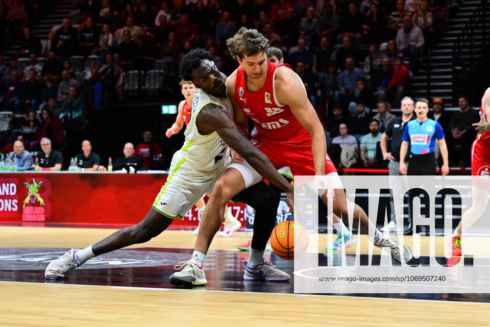 Basketball Season 2025 2026 2 Bundesliga Pro A 10 Matchday Nuremberg Falcons Basketball Club NBC BBC Bayreuth AlSch Nat Diallo 8, BBC Bayreuth Brandton Dean Chatfield 33, Nuremberg Falcons BC NBC
