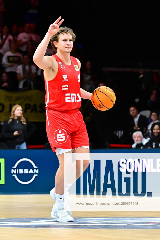 Basketball Season 2025 2026 2 Bundesliga Pro A 10 Matchday Nuremberg Falcons Basketball Club NBC BBC Bayreuth AlSch Carter Whitt 2, Nuremberg Falcons BC NBC indicates gestures directs gives instructions