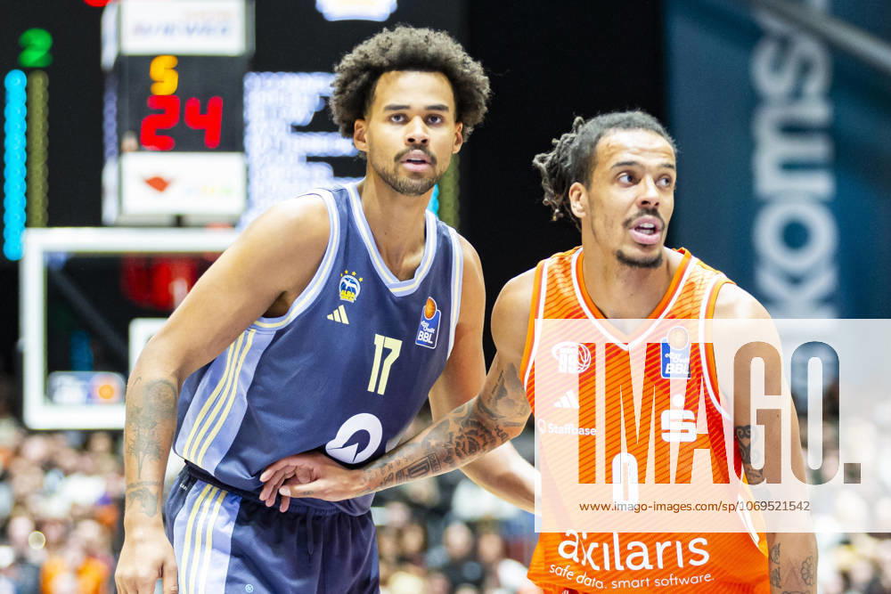 Basketball easyCredit BBL Bundesliga, NINERS Chemnitz Alba Berlin v l Kevin Yebo Niners Chemnitz and Norris Agbakoko Alba Berlin Chemnitz