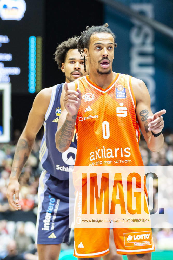 Basketball easyCredit BBL Bundesliga, NINERS Chemnitz Alba Berlin v l Kevin Yebo Niners Chemnitz and Norris Agbakoko Alba Berlin Chemnitz