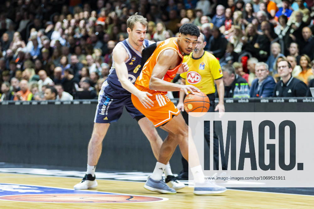 Basketball easyCredit BBL Bundesliga, NINERS Chemnitz Alba Berlin v l Malte Delow Alba Berlin and Kostja Mushidi Niners Chemnitz in a duel on the ball Chemnitz