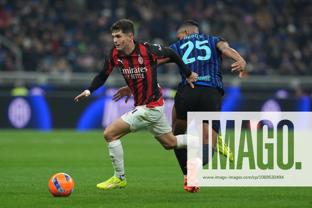 Inter Milan s Manuel Akanji fights for the ball AC Milan s Christian Pulisic during the Serie A soccer match between Inter and Milan at the San Siro Stadium in Milan , north Italy - Sunday , November 23 , 2025. - Soccer .