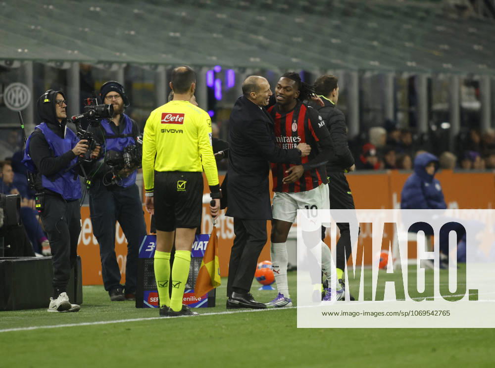 CALCIO - Serie A - Inter - FC Internazionale vs AC Milan Massimiliano Allegri, Manager of AC Milan and Rafel Leao of AC Milan during the Italian Serie A, 2025 26 season, football match between Inter FC and AC Milan on 23 November 2025, at â?? Giuseppe Meazza stadium, San Siro, Milan, Italy. Photo Nderim KACELI Milan Italy