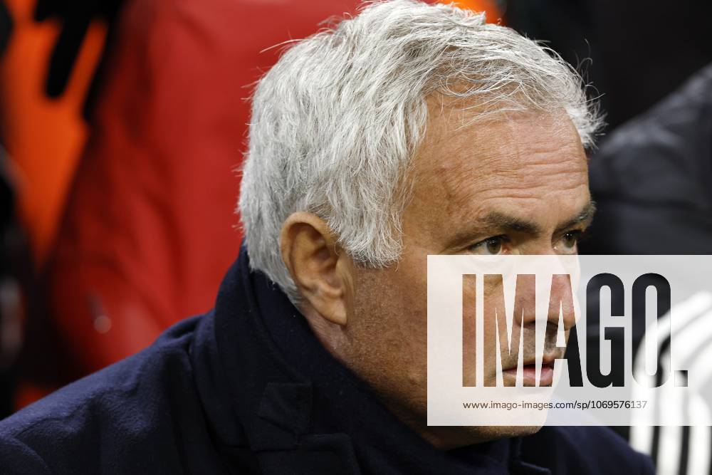 AMSTERDAM - SL Benfica coach Jose Mourinho during the Champions League match between AFC Ajax and SL Benfica at the Johan Cruijff ArenA on November 25, 2025, in Amsterdam, Netherlands. ANP HOLLANDSE HOOGTE MAURICE VAN STEEN UEFA Champions League Matchday 5 2025-2026 ANPxSportx xMauricexvanxSteenxIVx 543050466 originalFilename: 543050466
