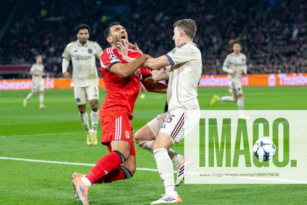 Football UEFA Champions League, Season 2025 2026, Group stage, 05 Matchday, Ajax Amsterdam Benfica Lisbon at the Johan Cruijff ArenA in Amsterdam Duel between Evangelos Pavlidis Benfica Lisbon, 14 and Youri Baas Ajax Amsterdam, 15 Photo Kirchner Media Thomas Haesler