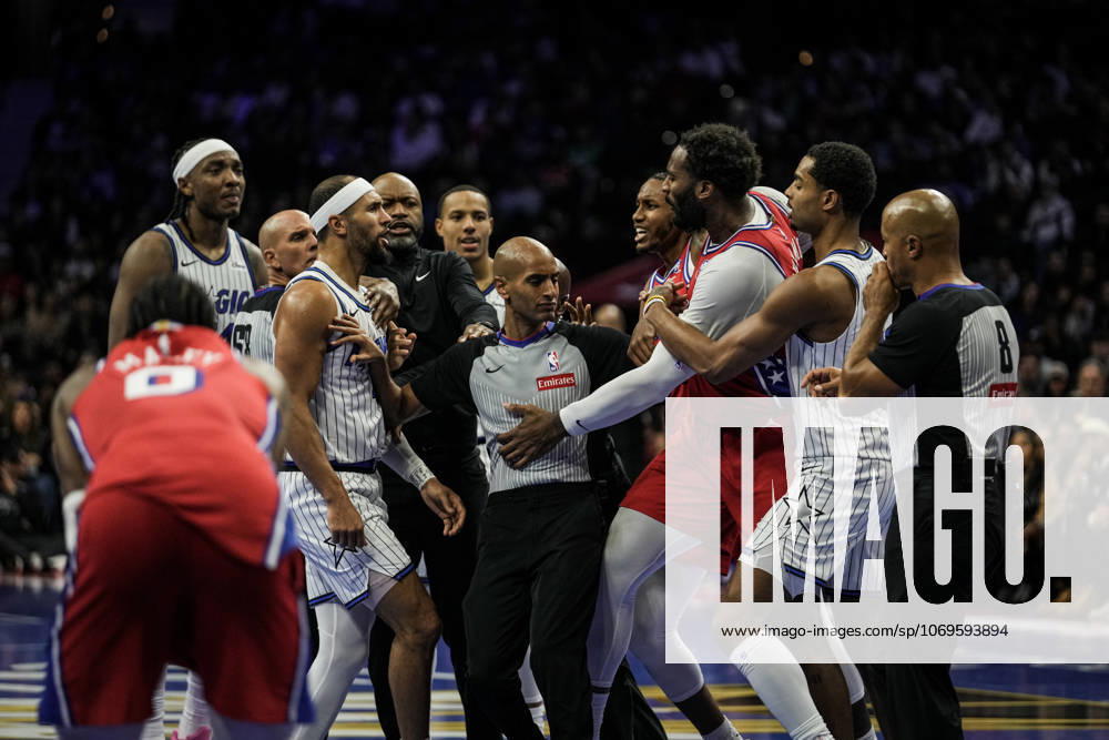 Philadelphia 76ers v Orlando Magic PHILADELPHIA, UNITED STATES - NOVEMBER 25: Jabari Walker (33) of the Philadelphia 76ers gets into an altercation with Jalen Suggs (4) of the Orlando Magic during the 2025-26 Emirates NBA, Basketball Herren, USA Cup game between the Orlando Magic and Philadelphia 76ers at Xfinity Mobile Arena on November 25, 2025 in Philadelphia, United States. Wolfgang Schwan Anadolu Philadelphia United States. Editorial use only. Please get in touch for any other usage.
