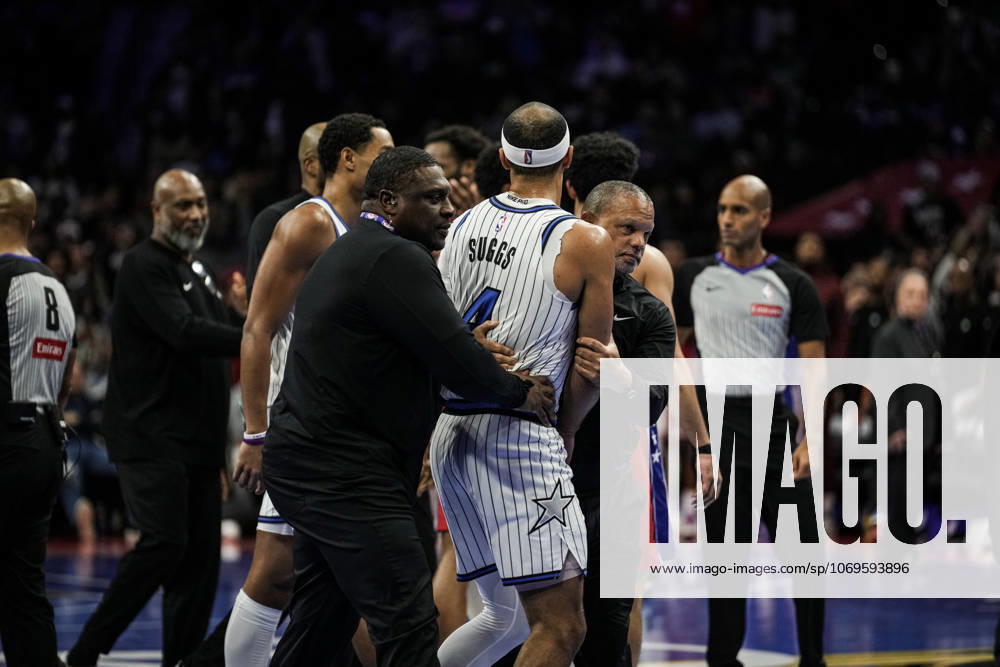 Philadelphia 76ers v Orlando Magic PHILADELPHIA, UNITED STATES - NOVEMBER 25: Jabari Walker (33) of the Philadelphia 76ers gets into an altercation with Jalen Suggs (4) of the Orlando Magic during the 2025-26 Emirates NBA, Basketball Herren, USA Cup game between the Orlando Magic and Philadelphia 76ers at Xfinity Mobile Arena on November 25, 2025 in Philadelphia, United States. Wolfgang Schwan Anadolu Philadelphia United States. Editorial use only. Please get in touch for any other usage.